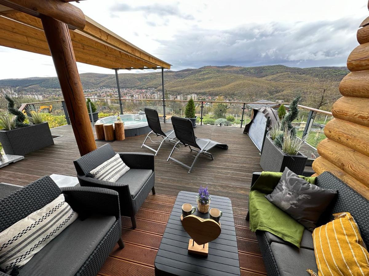 Roenk Relax Apartment Miskolc Bagian luar foto