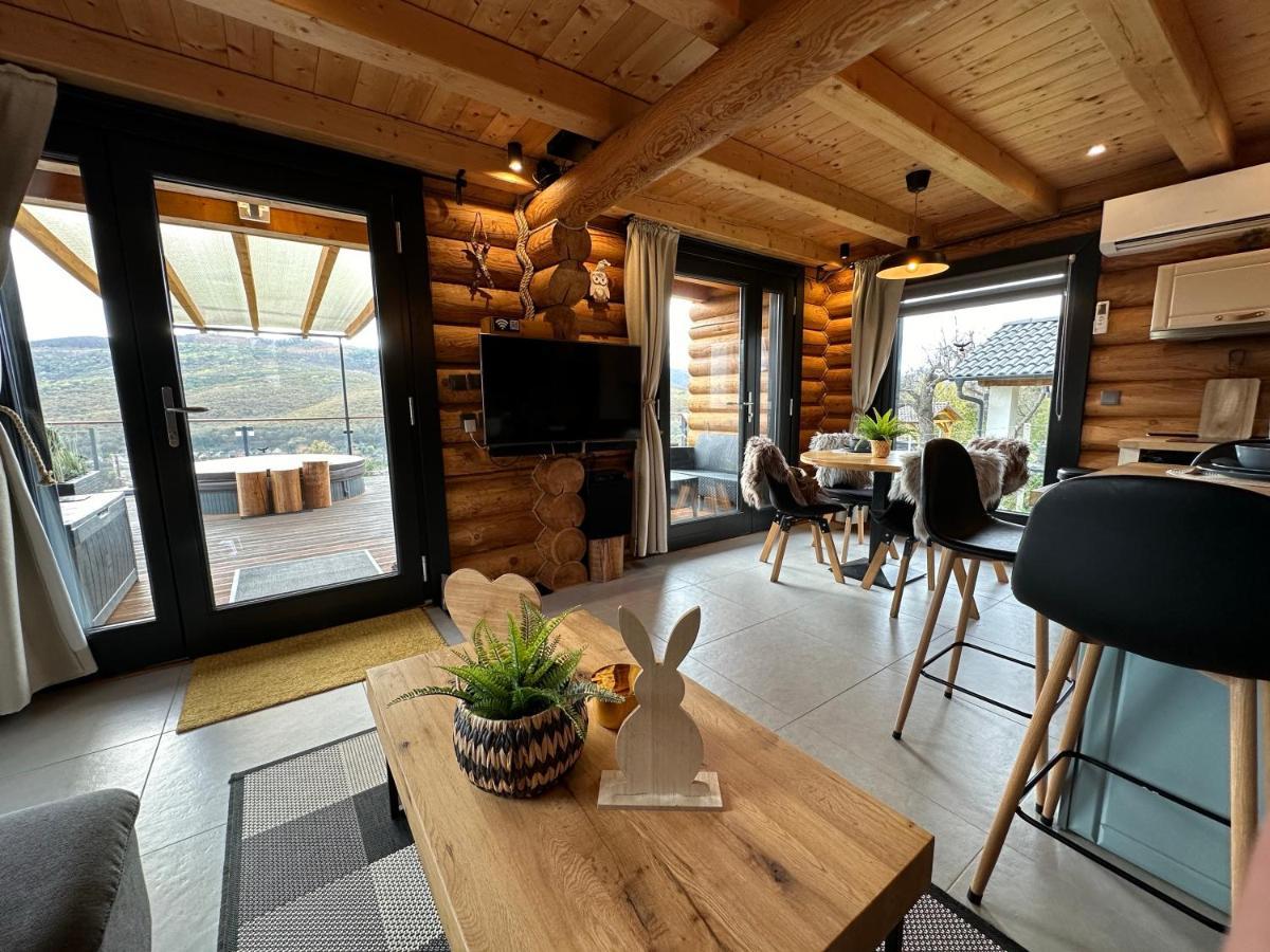 Roenk Relax Apartment Miskolc Bagian luar foto