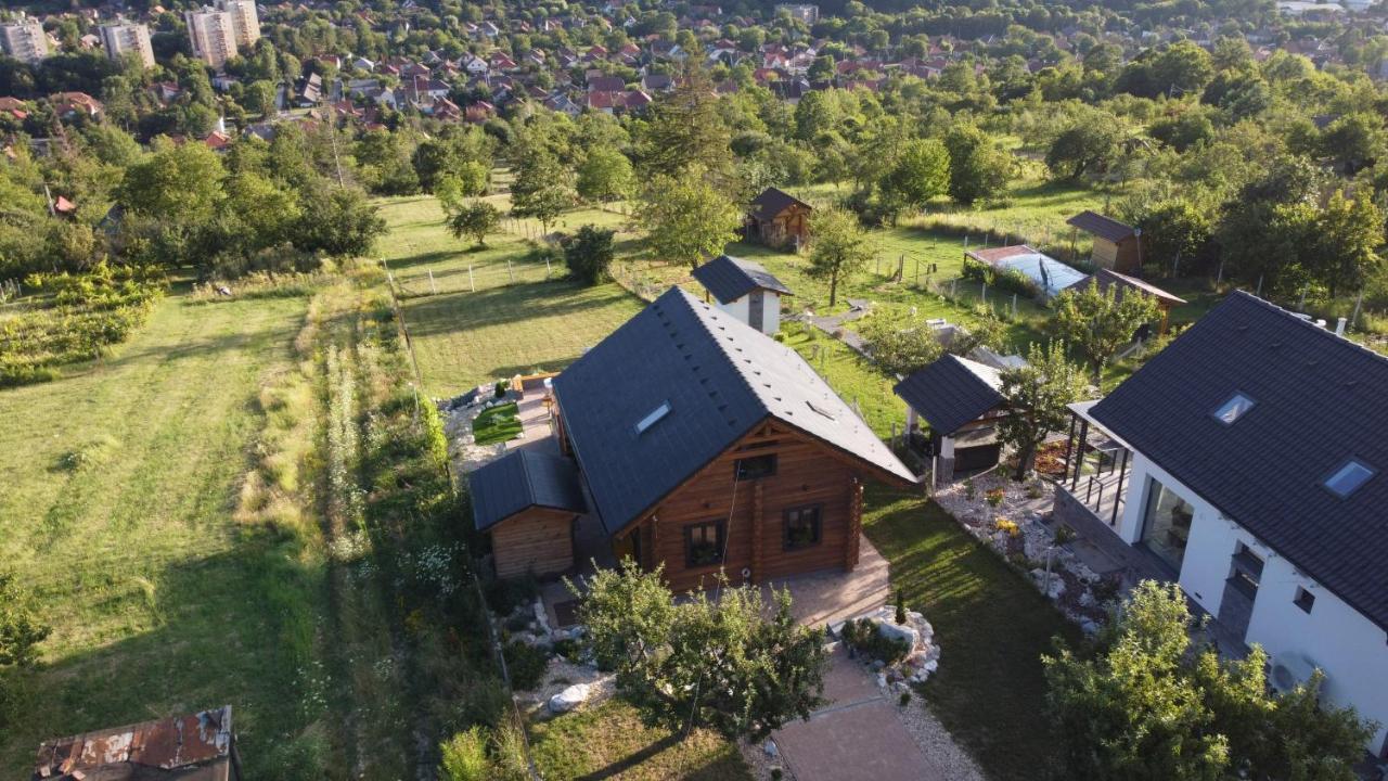 Roenk Relax Apartment Miskolc Bagian luar foto