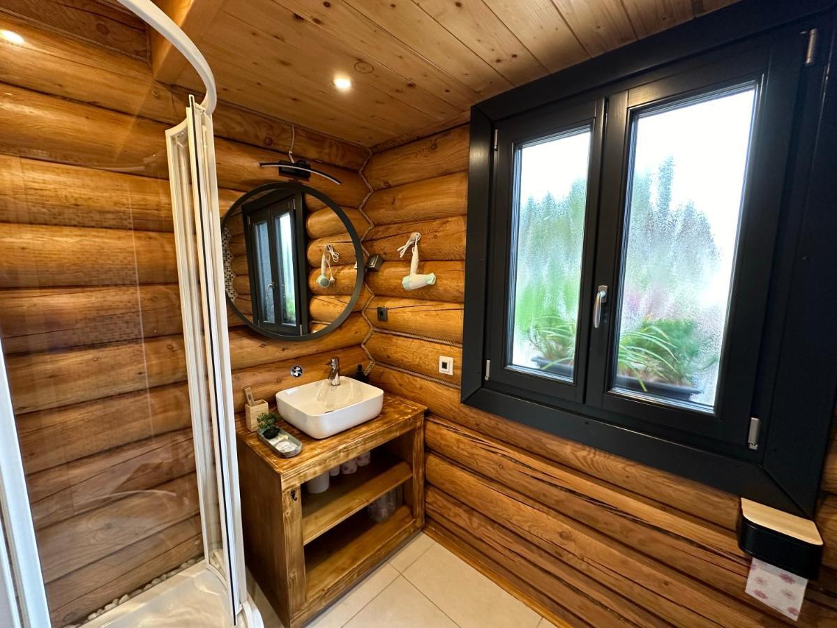 Roenk Relax Apartment Miskolc Bagian luar foto