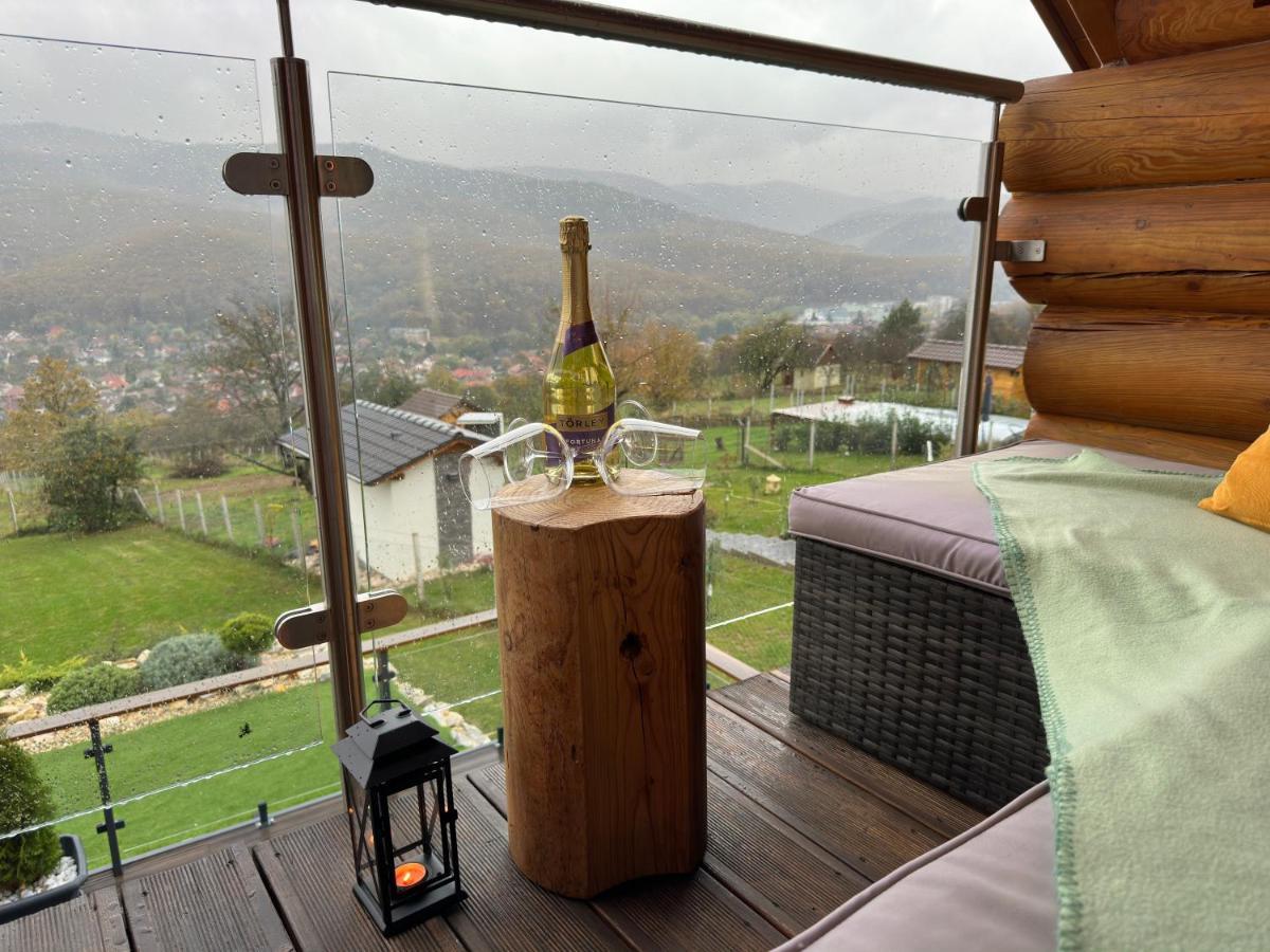 Roenk Relax Apartment Miskolc Bagian luar foto