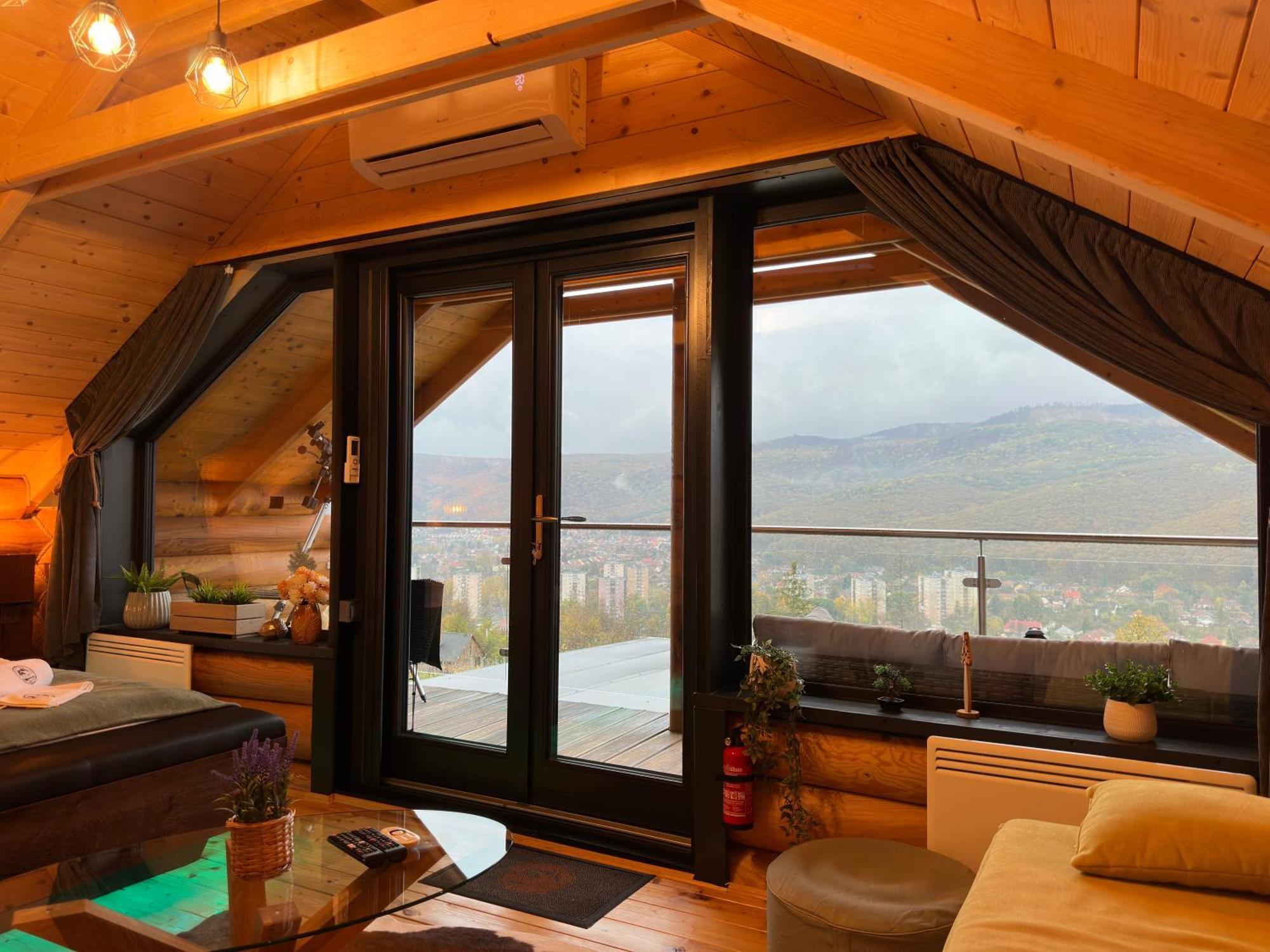 Roenk Relax Apartment Miskolc Bagian luar foto