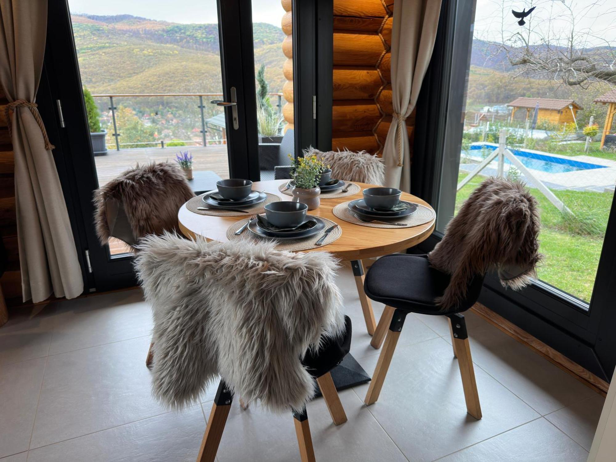 Roenk Relax Apartment Miskolc Bagian luar foto